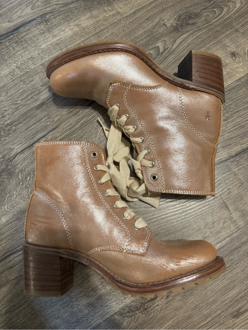 Frye - Picture 6 of 7